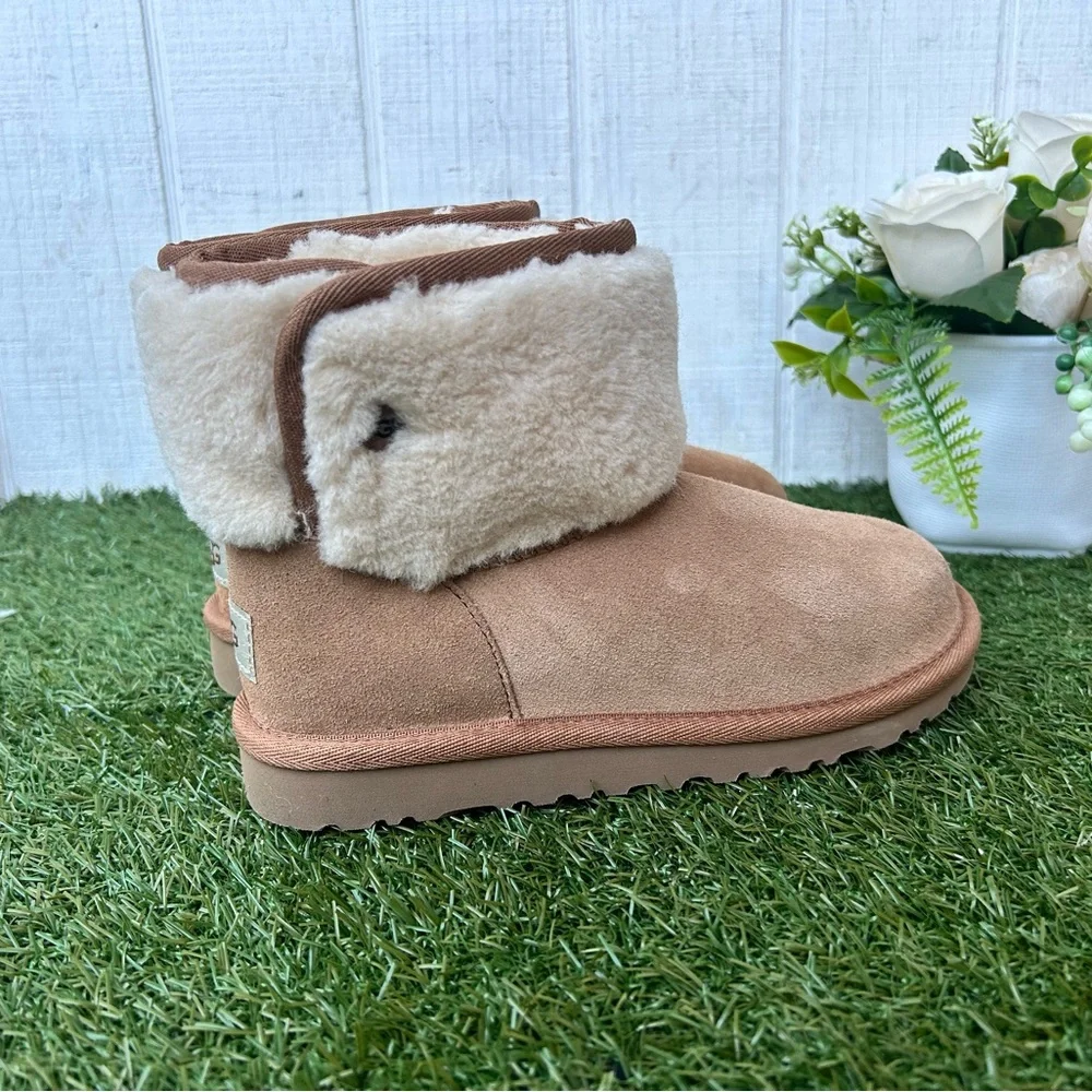 UGG Walker, Toddler, Little Kid & Big Kid $115 Color: Chestnut size 1 NEW